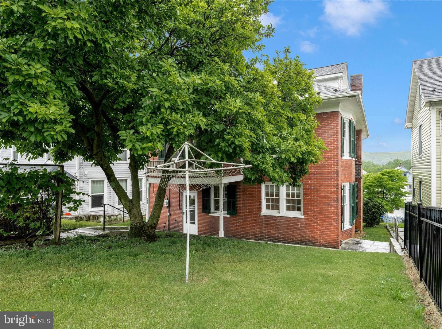 523 W Potomac St photo 45