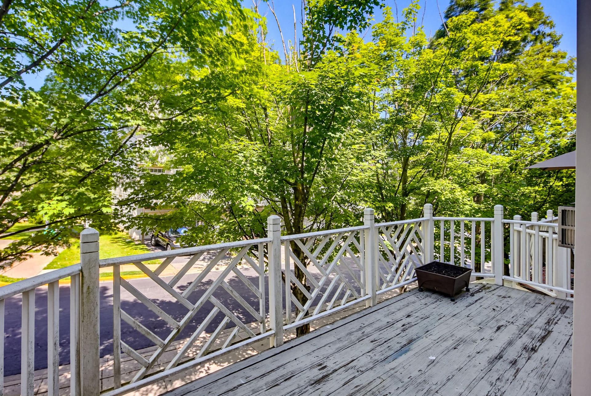 570 Eisenhower Drive photo 11