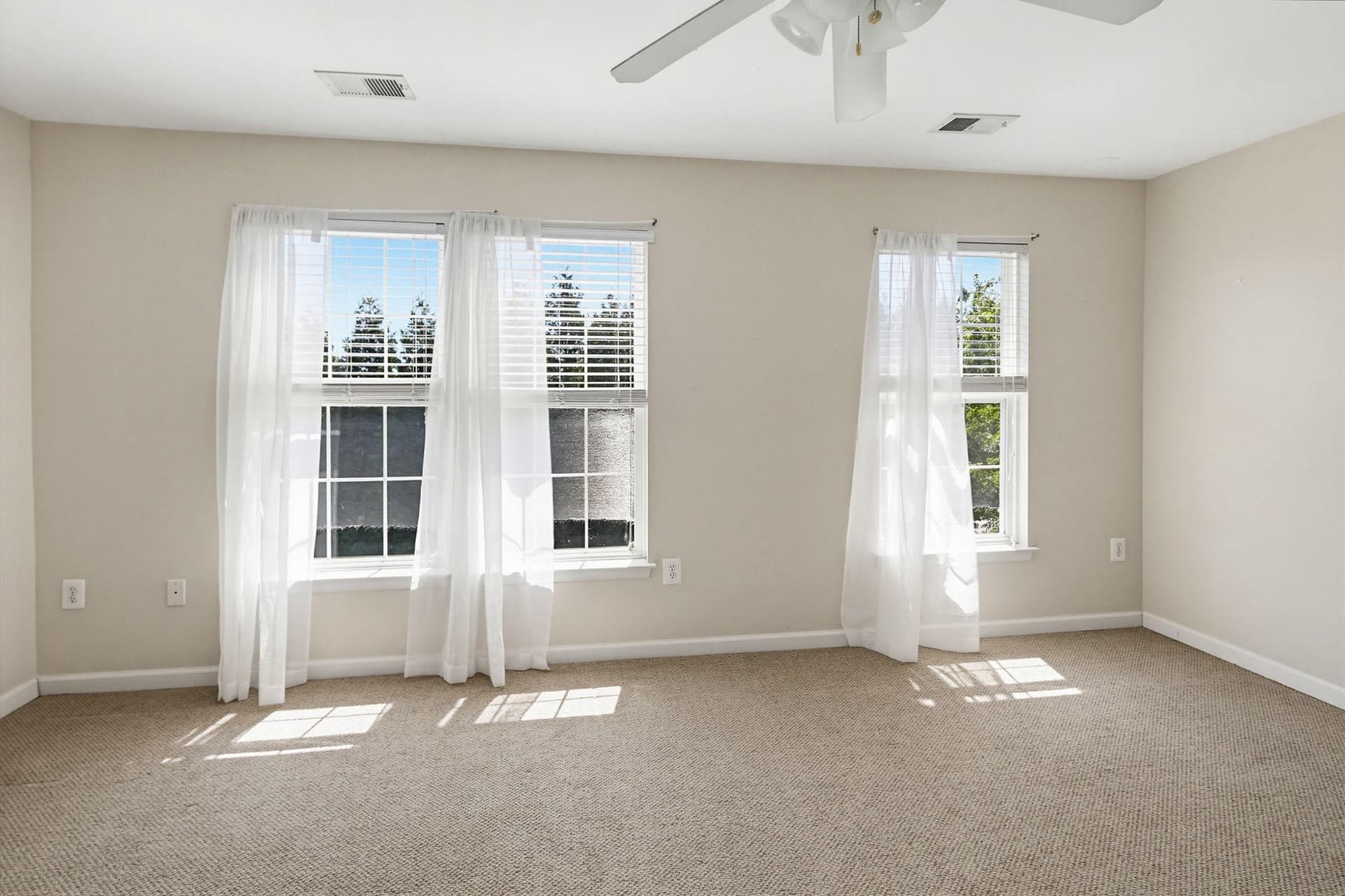 570 Eisenhower Drive photo 15