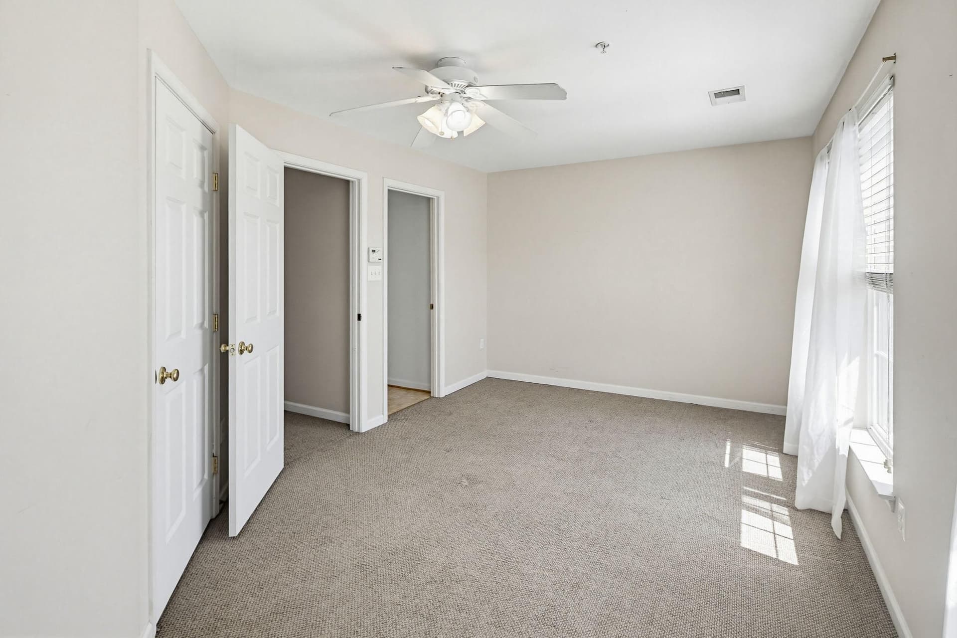 570 Eisenhower Drive photo 16