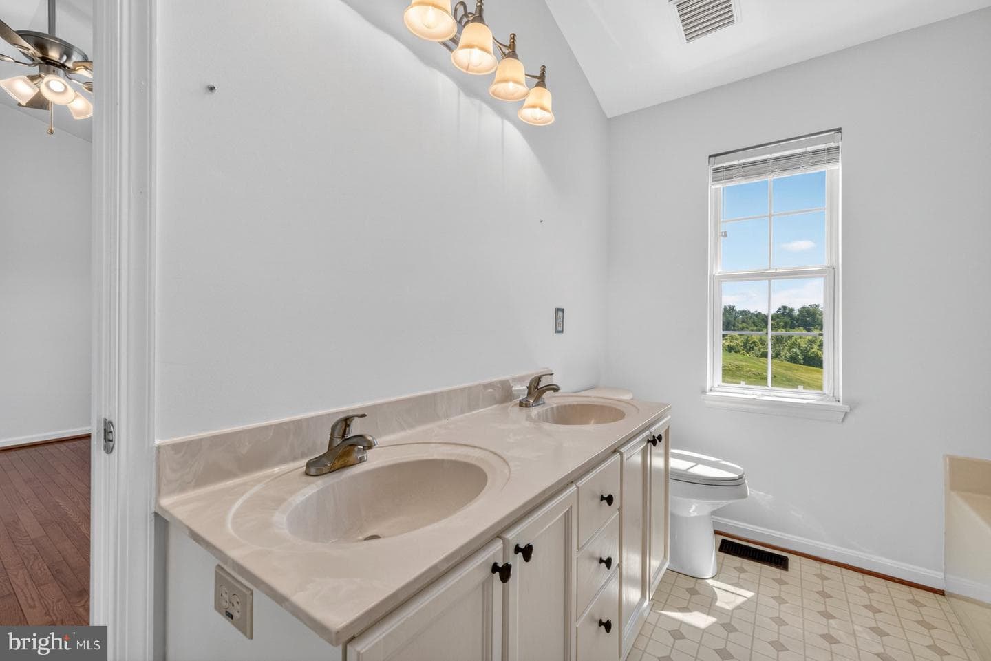 8023 Admiralty Place photo 27