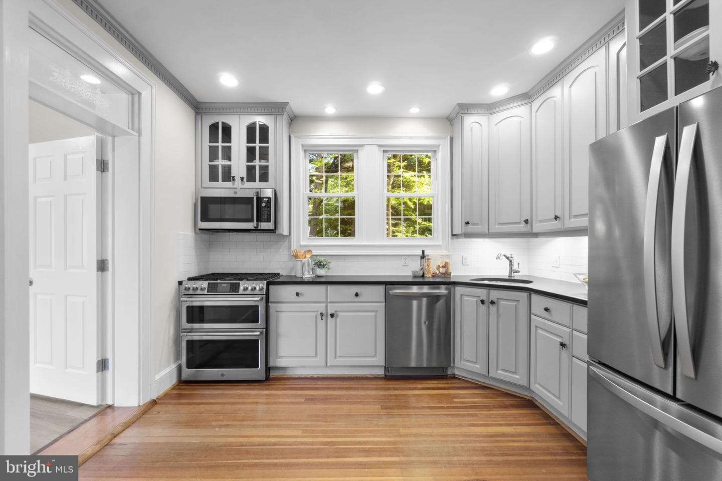 305 College Place photo 12