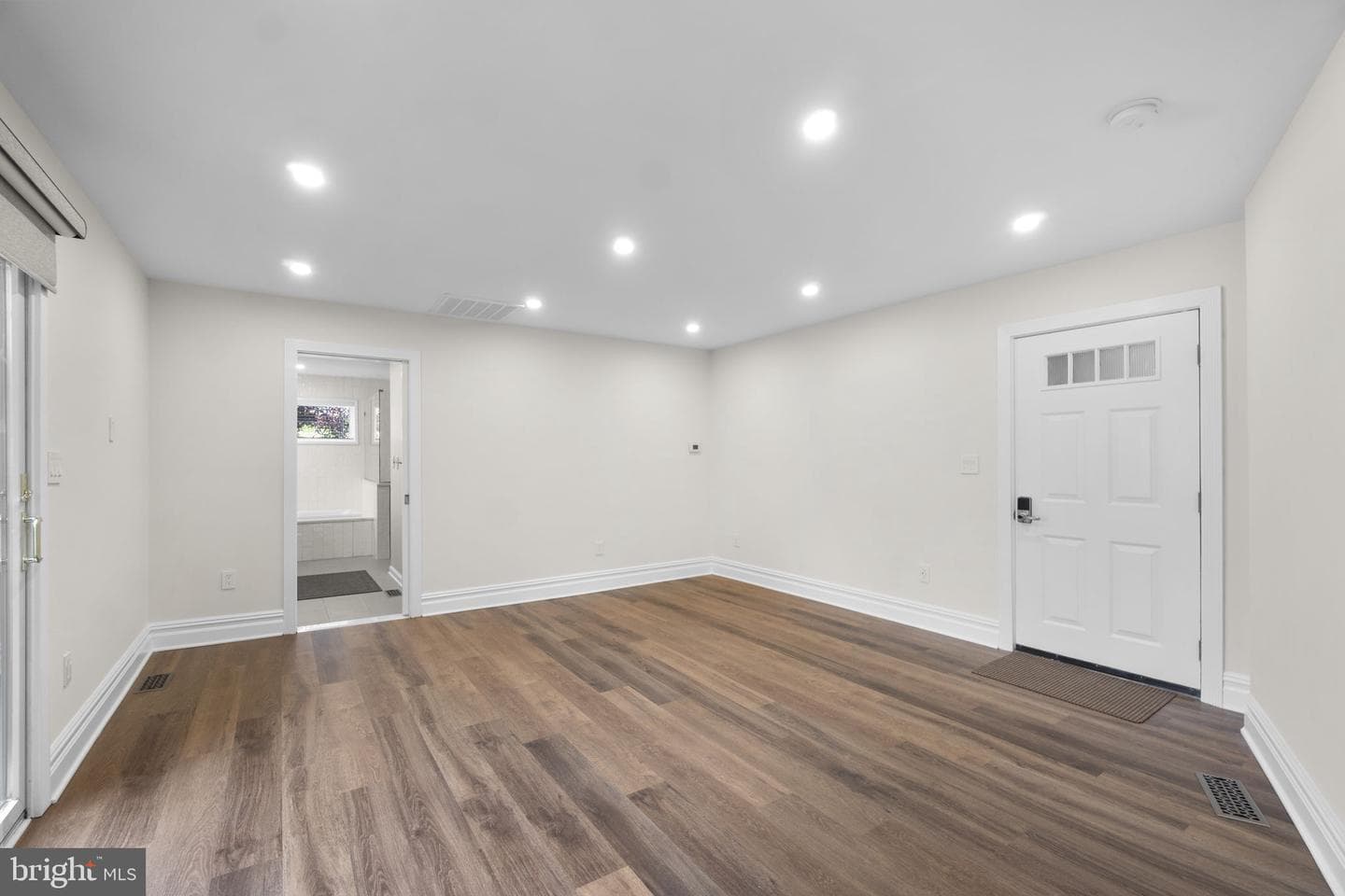305 College Place photo 22