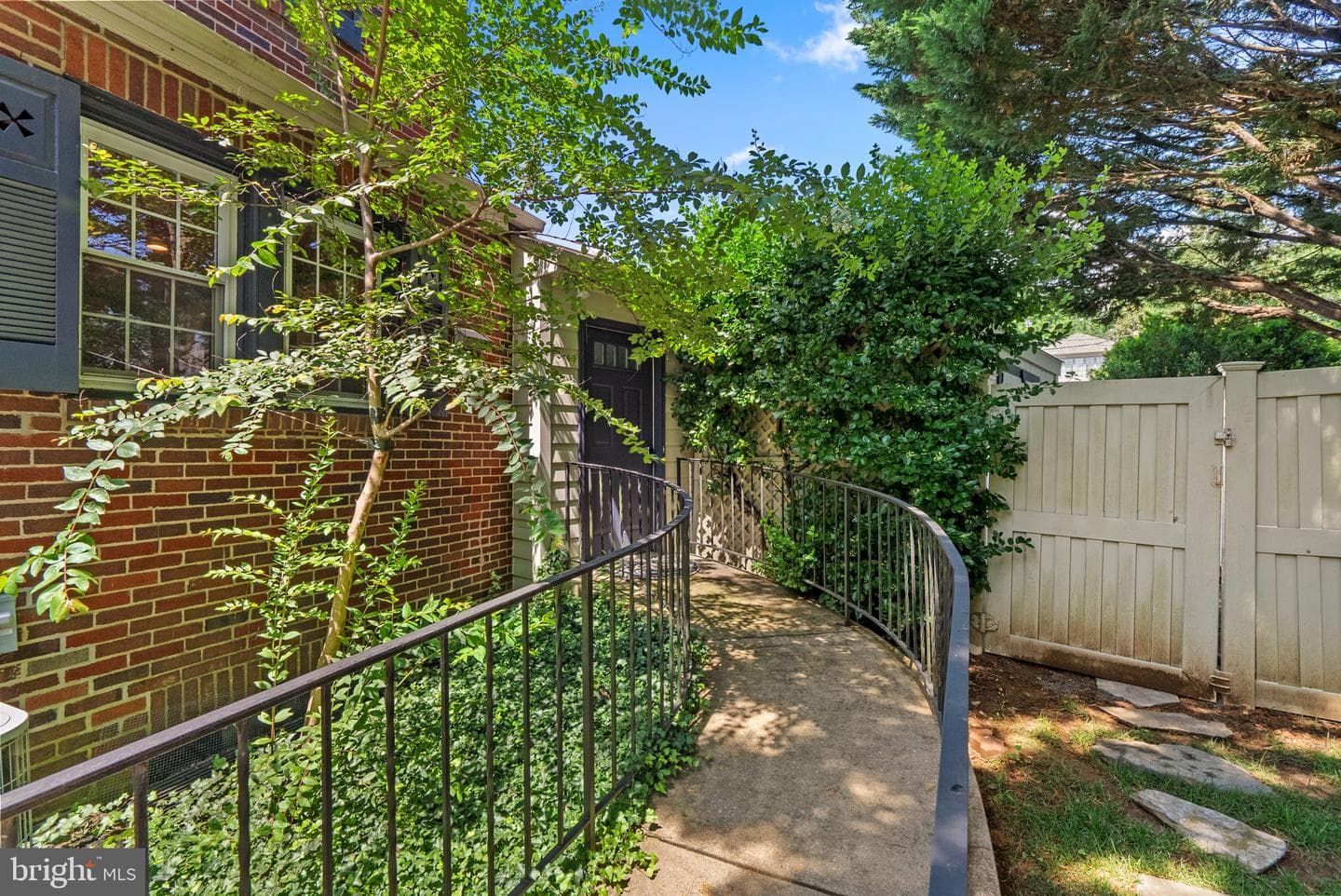 305 College Place photo 23