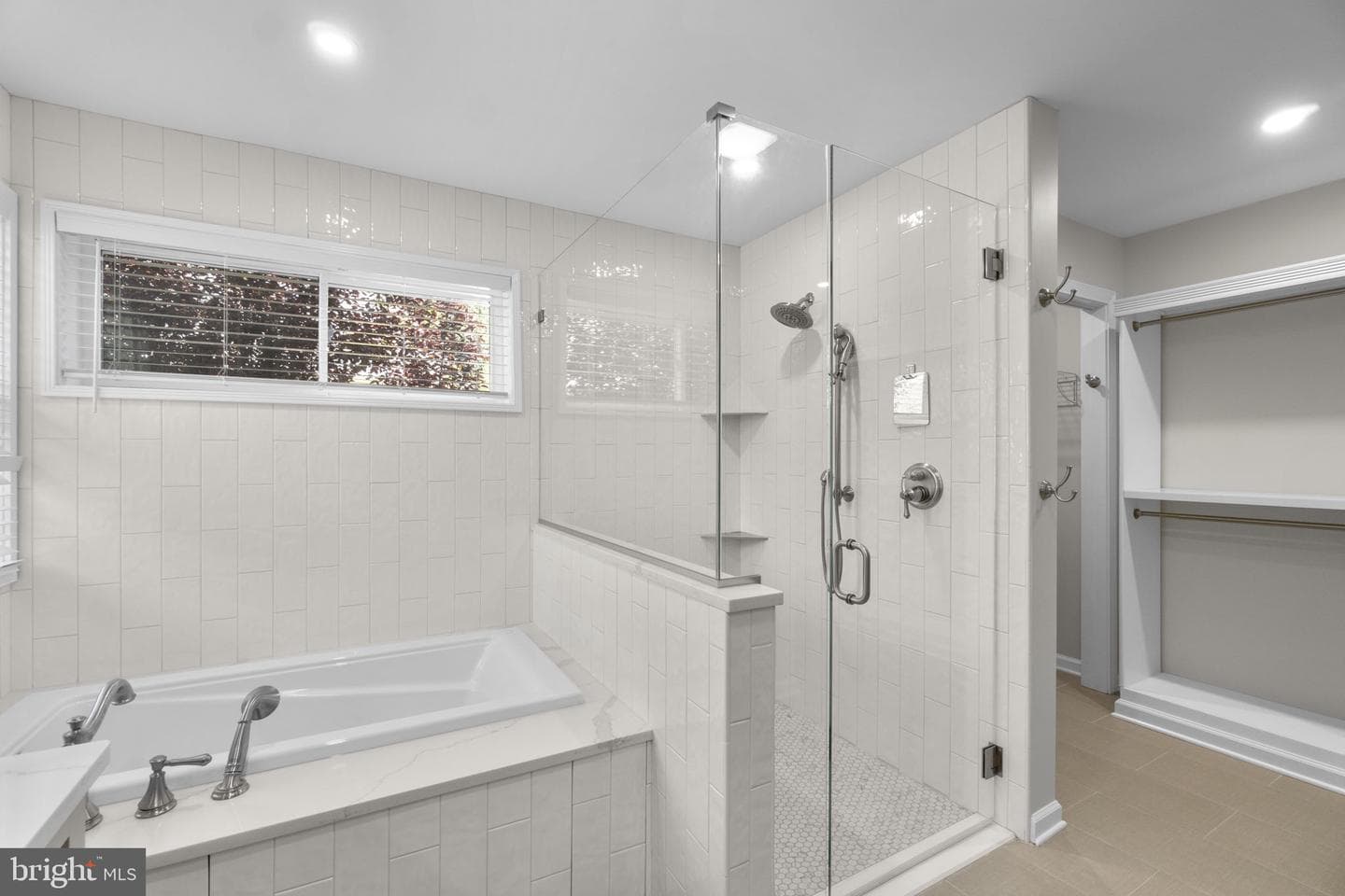 305 College Place photo 25