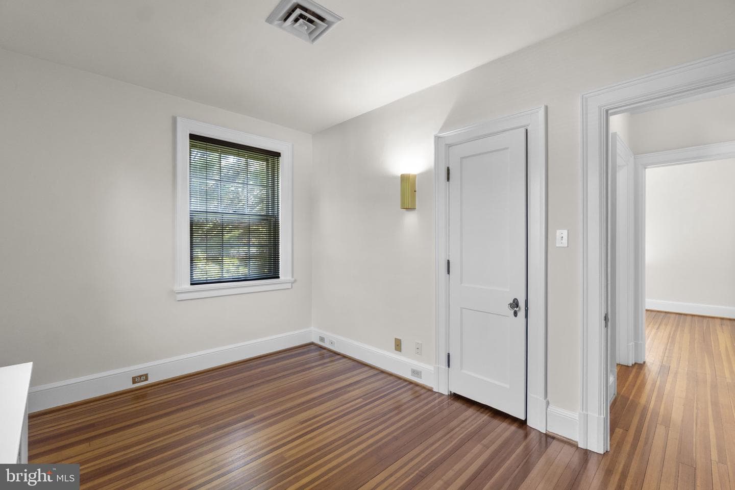 305 College Place photo 38