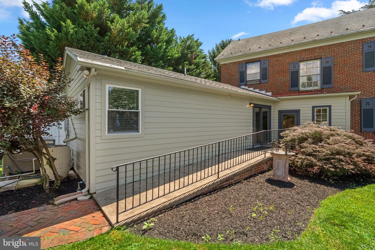 305 College Place photo 50