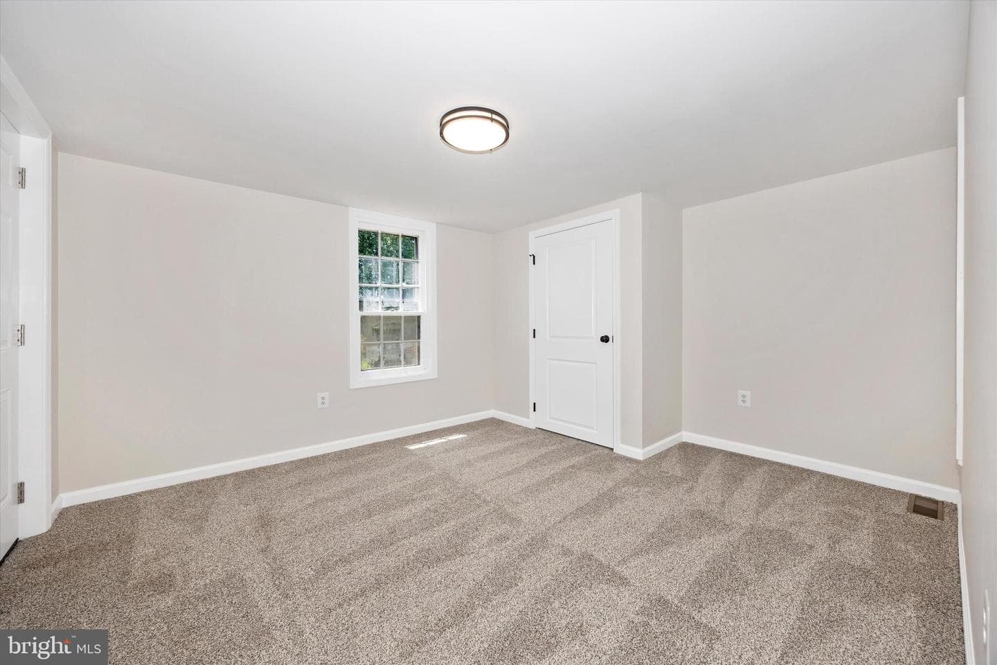 246 E 7th Street photo 17