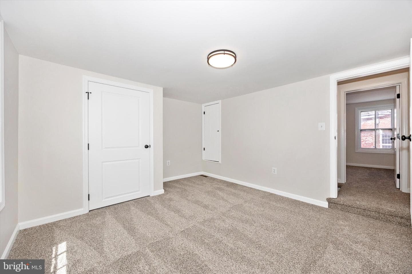 246 E 7th Street photo 18