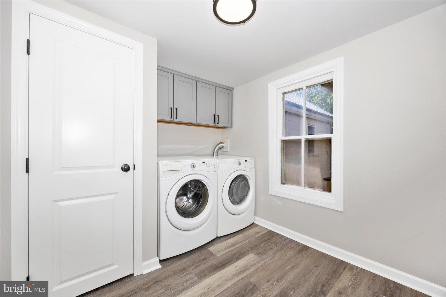 246 E 7th Street photo 27