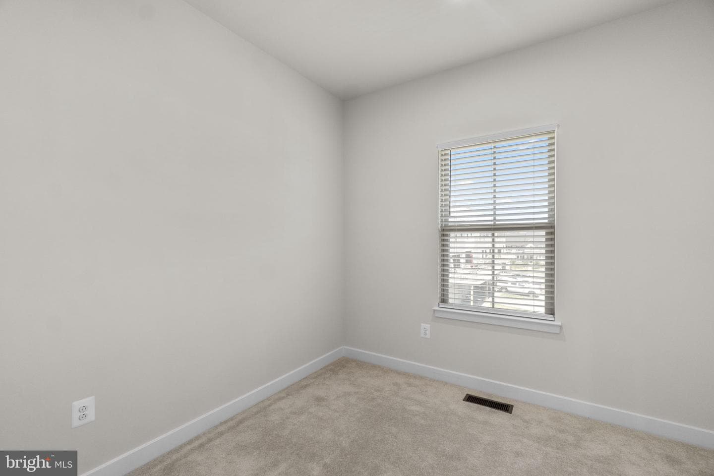 5788 Meadowood Street photo 16