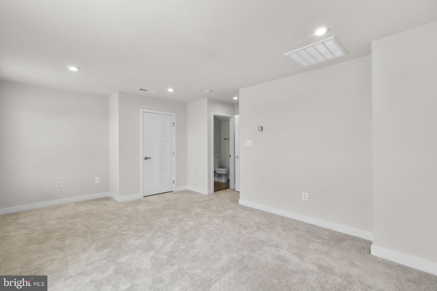 5788 Meadowood Street photo 23