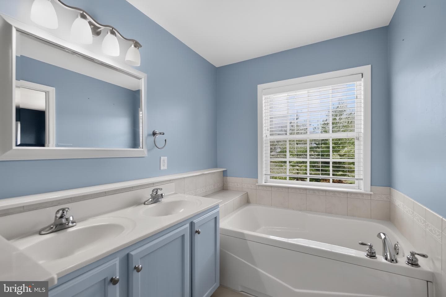 2595 Emerson Drive photo 14