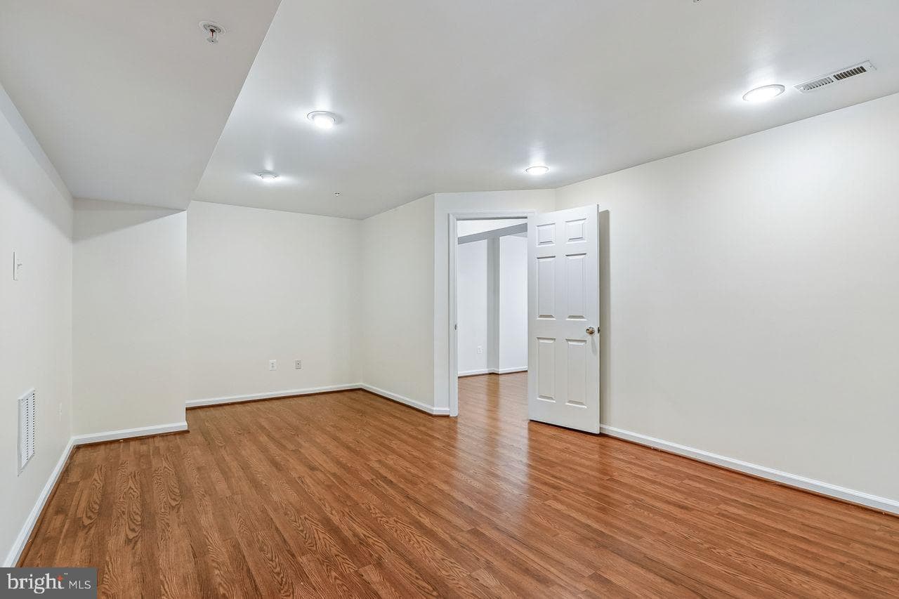 2531 Island Grove Boulevard photo 29