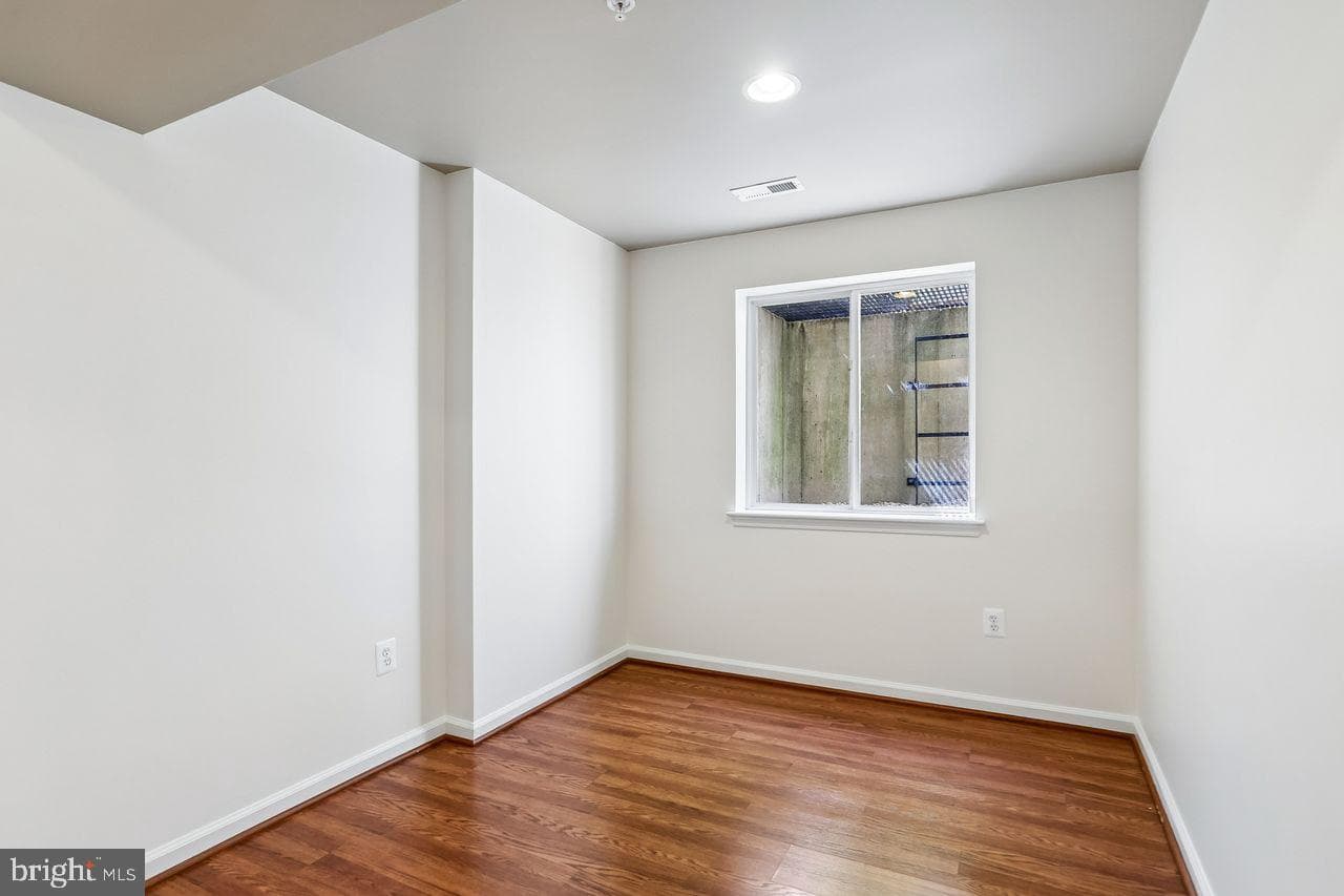 2531 Island Grove Boulevard photo 30