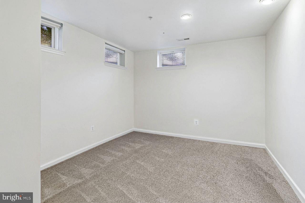 2531 Island Grove Boulevard photo 31