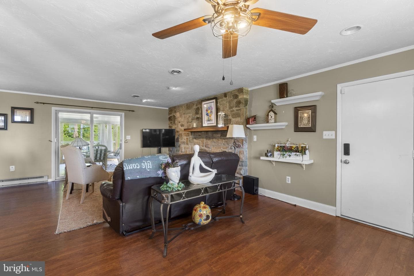 13724 Hillside Avenue photo 18