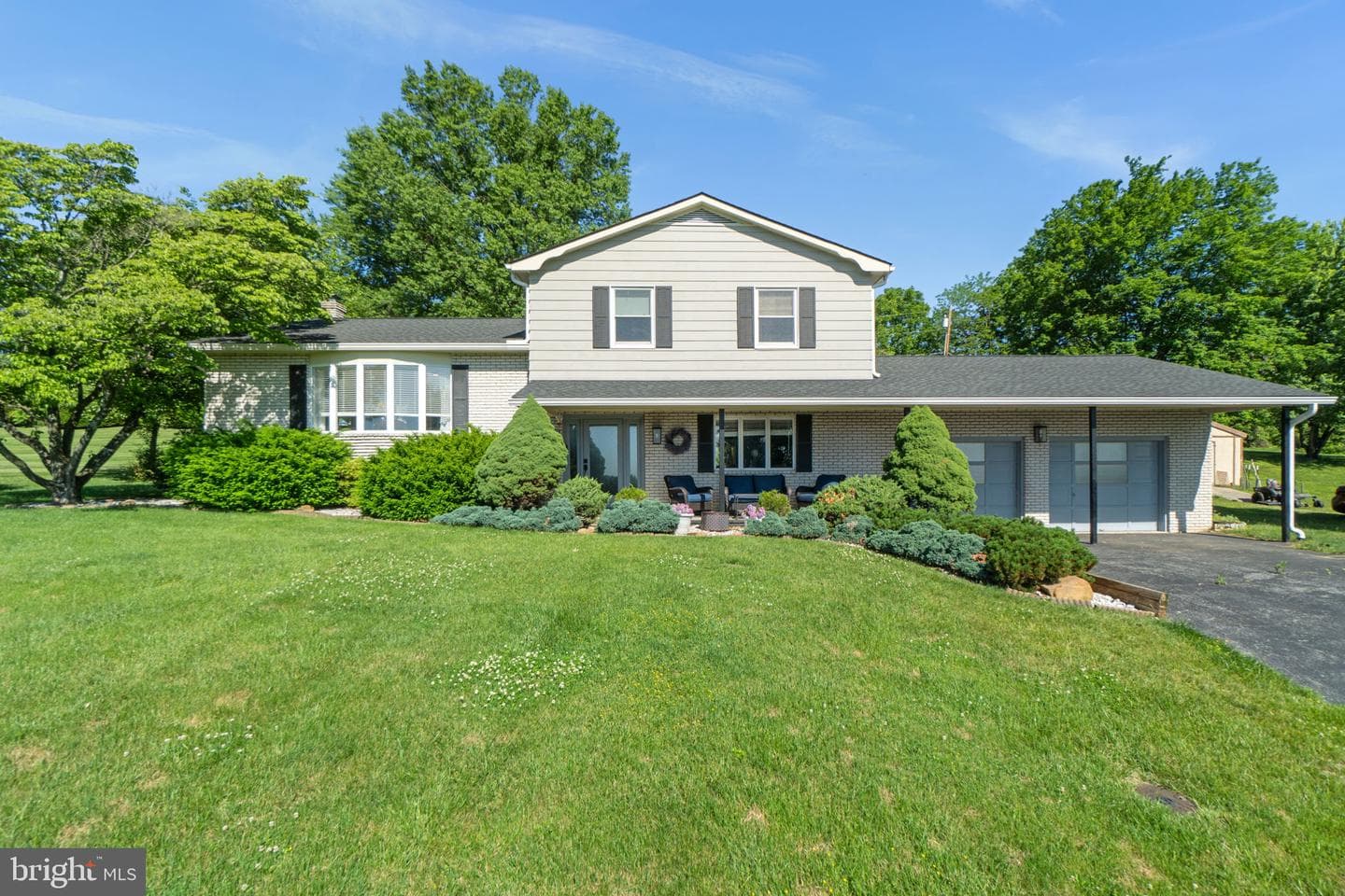 13724 Hillside Avenue photo 2