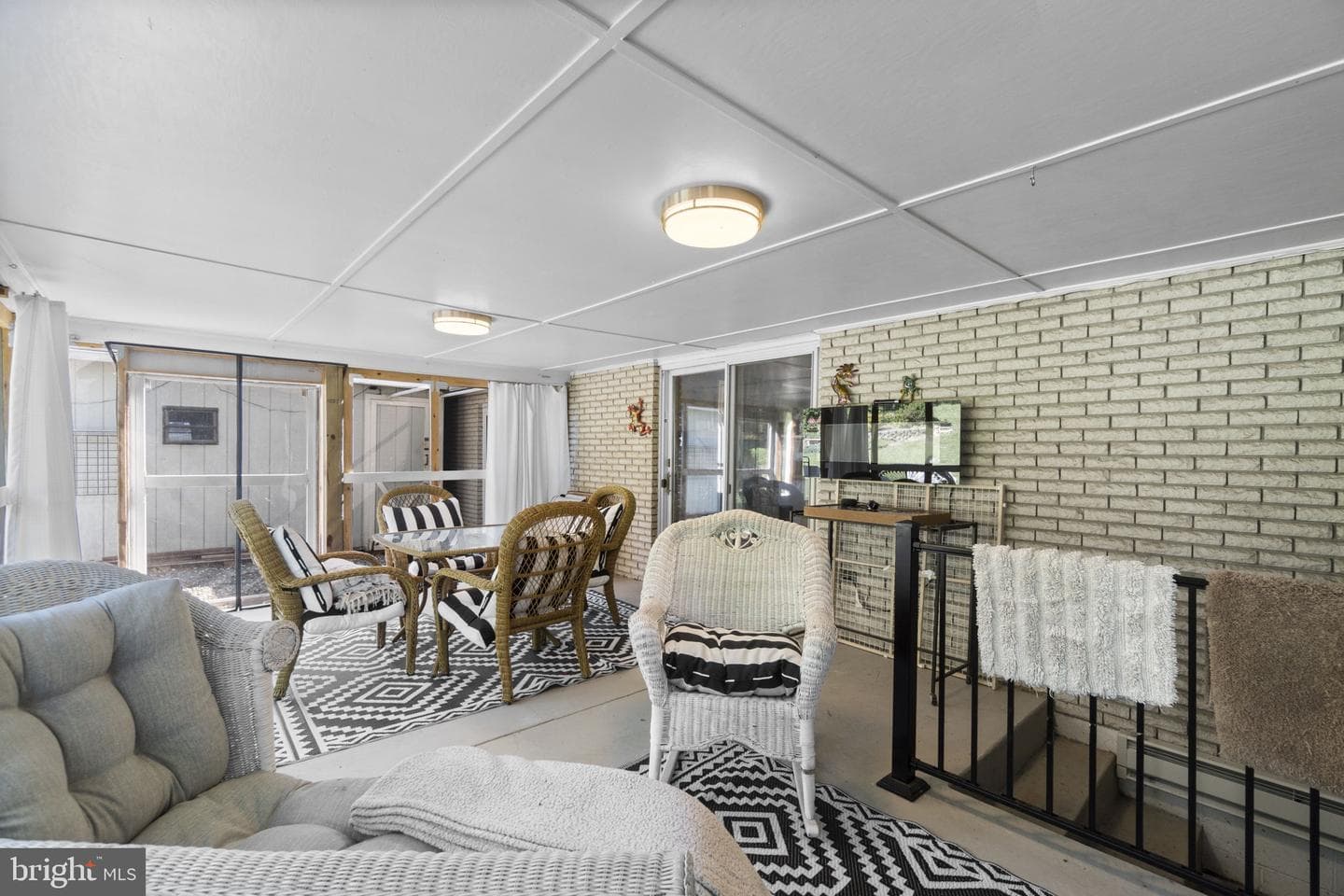 13724 Hillside Avenue photo 21