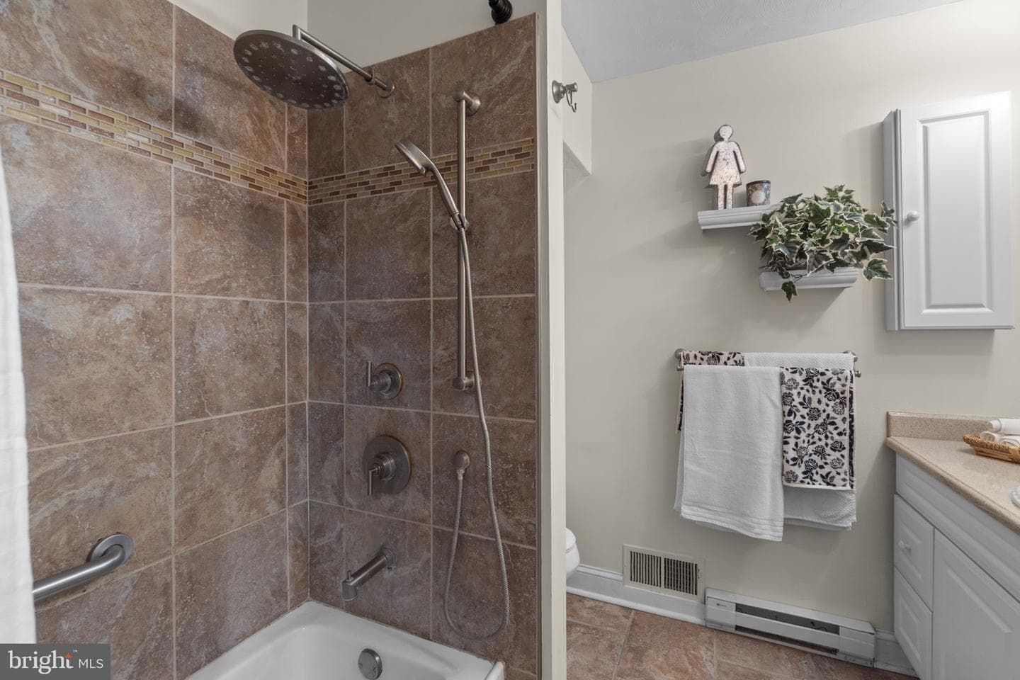 13724 Hillside Avenue photo 26