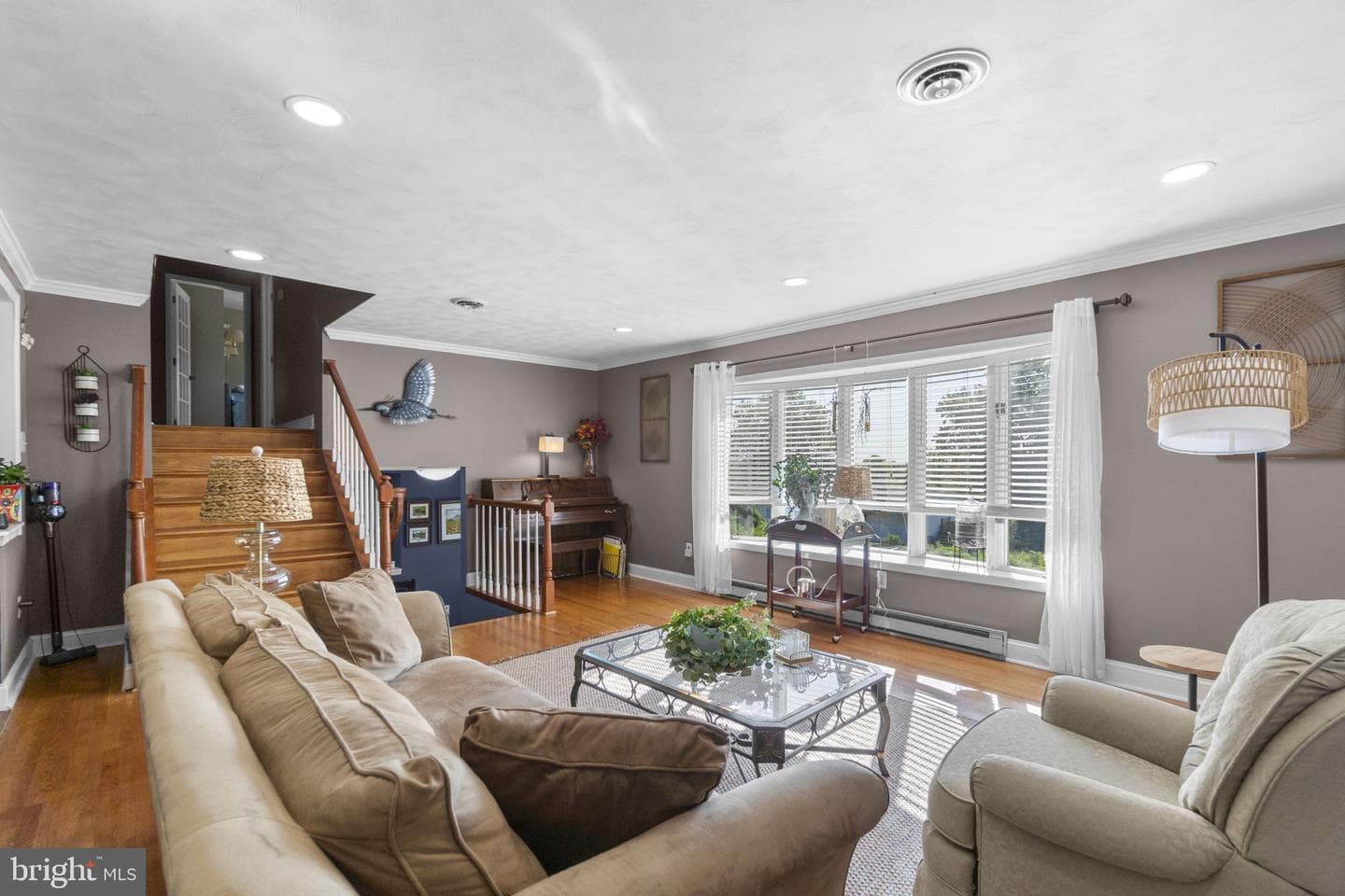 13724 Hillside Avenue photo 7