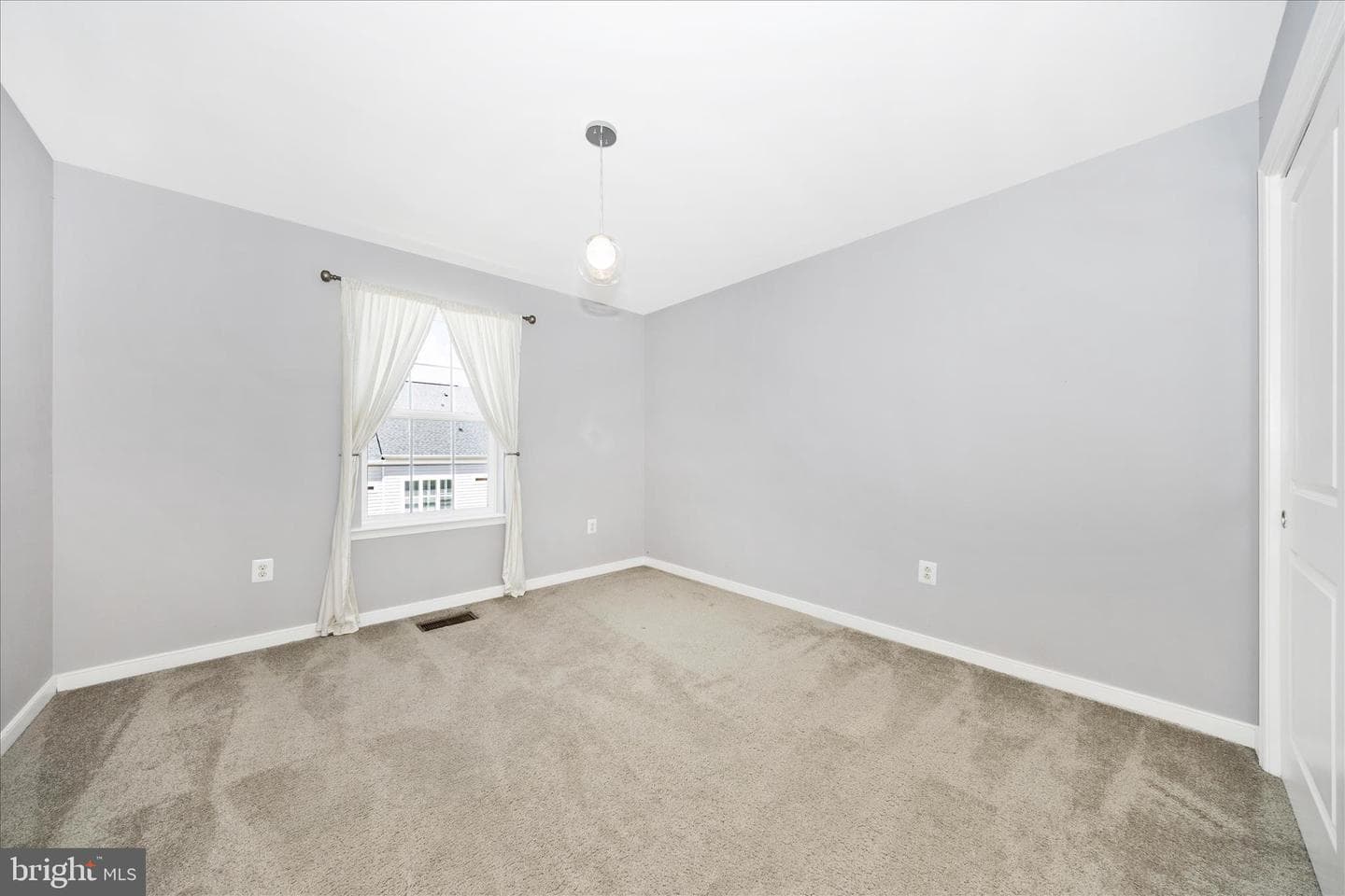 669 E Church Street photo 33