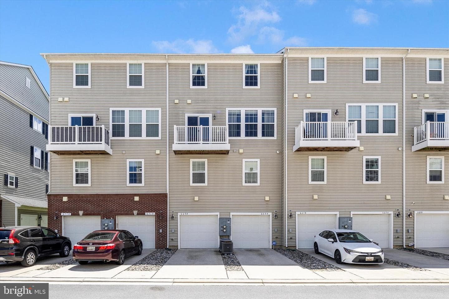 669 E Church Street photo 8