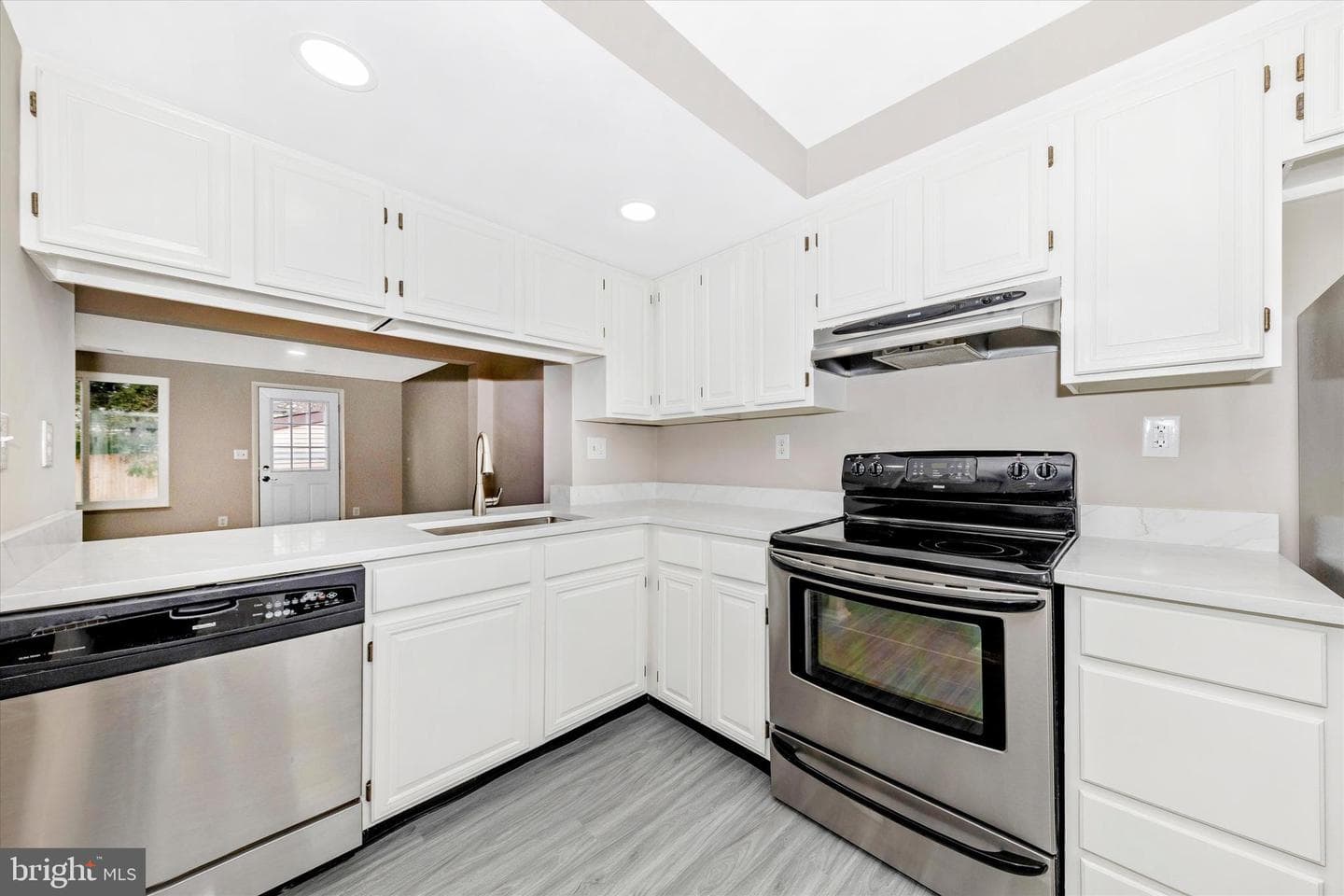 5818 Drawbridge Court photo 7
