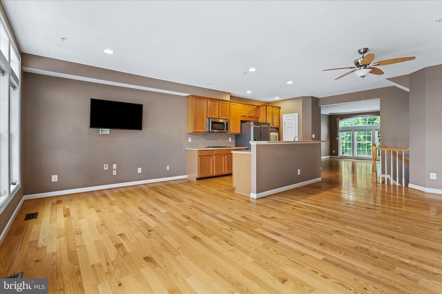 9393 Penrose Street photo 6