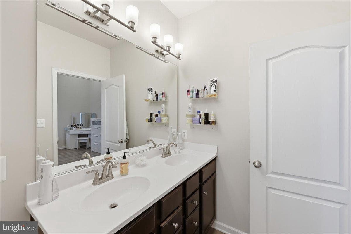 1833 Clancy Avenue photo 24
