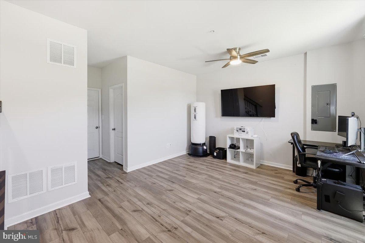 1833 Clancy Avenue photo 31