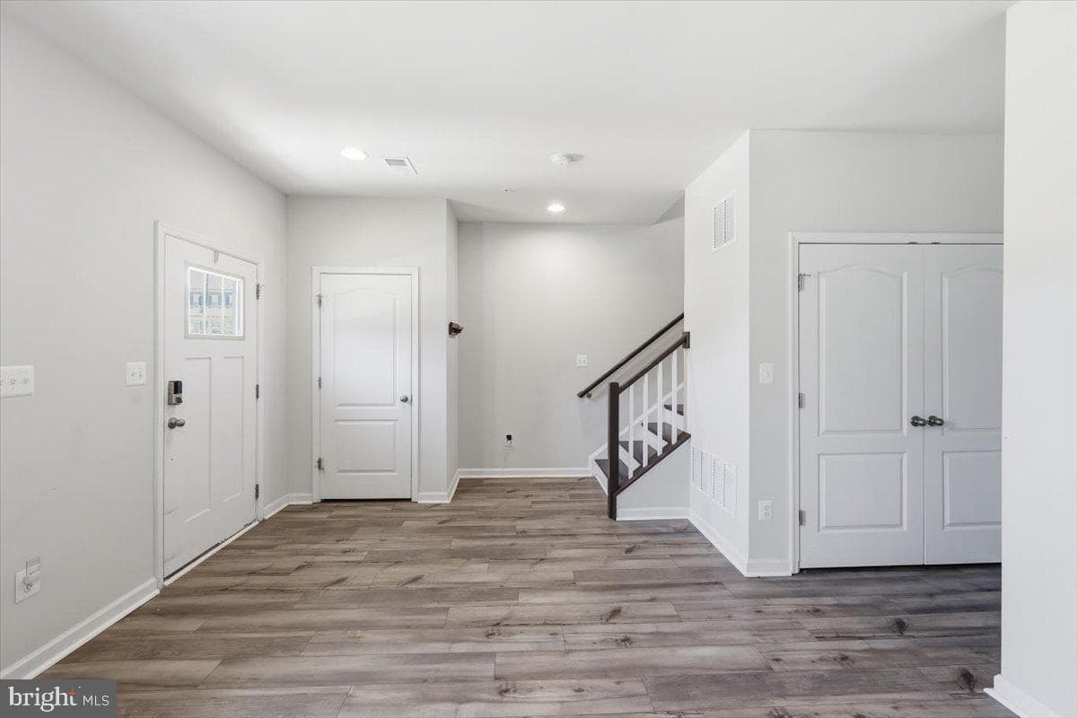 1833 Clancy Avenue photo 34