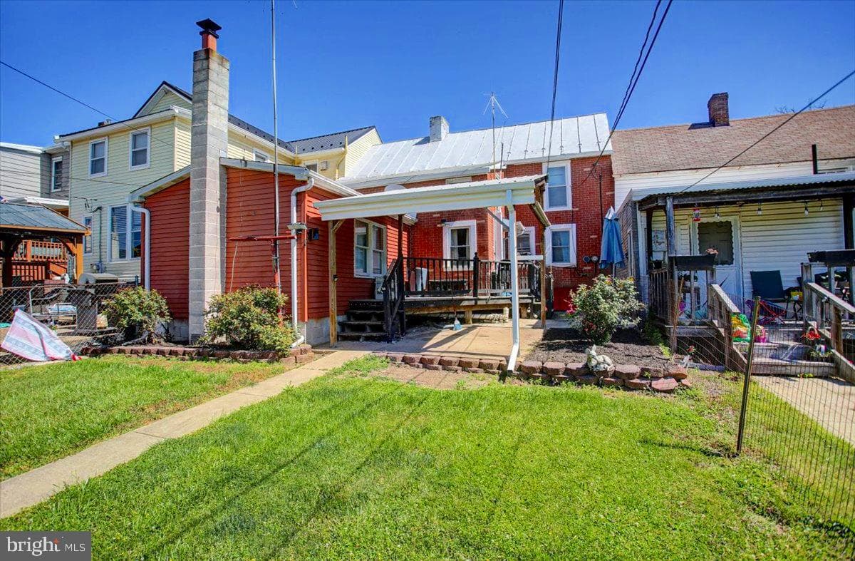 324 E Main Street photo 3