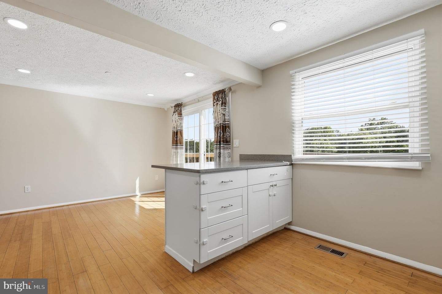5690 Pebble Drive photo 12