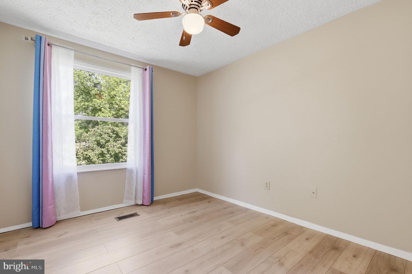 5690 Pebble Drive photo 16