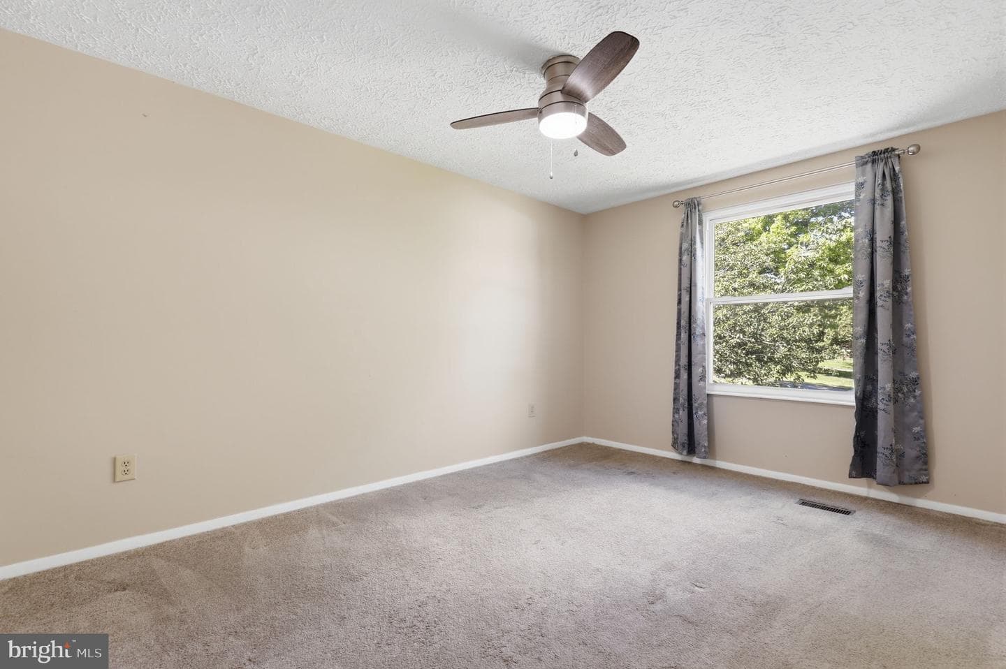 5690 Pebble Drive photo 22