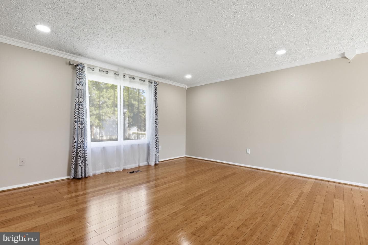 5690 Pebble Drive photo 6