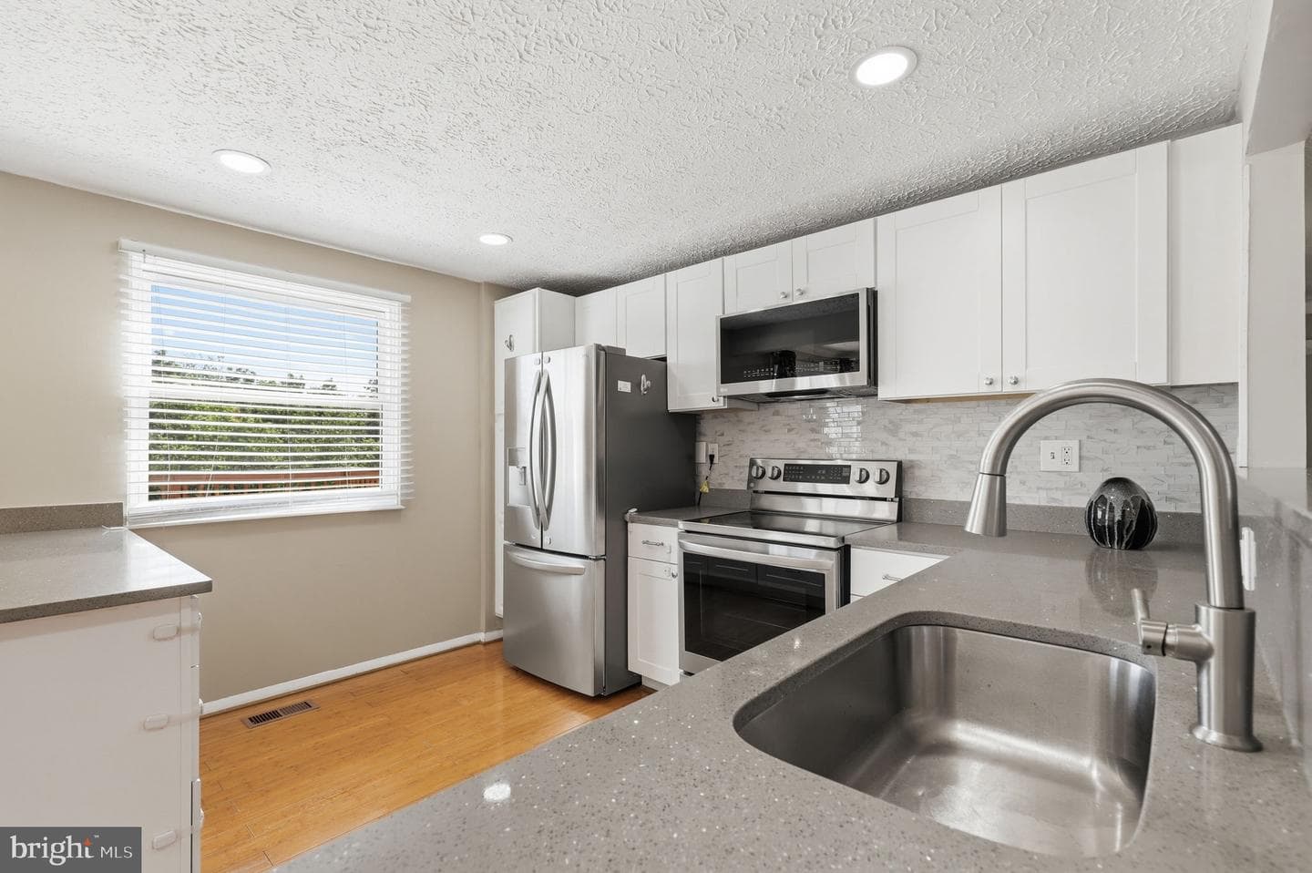 5690 Pebble Drive photo 8