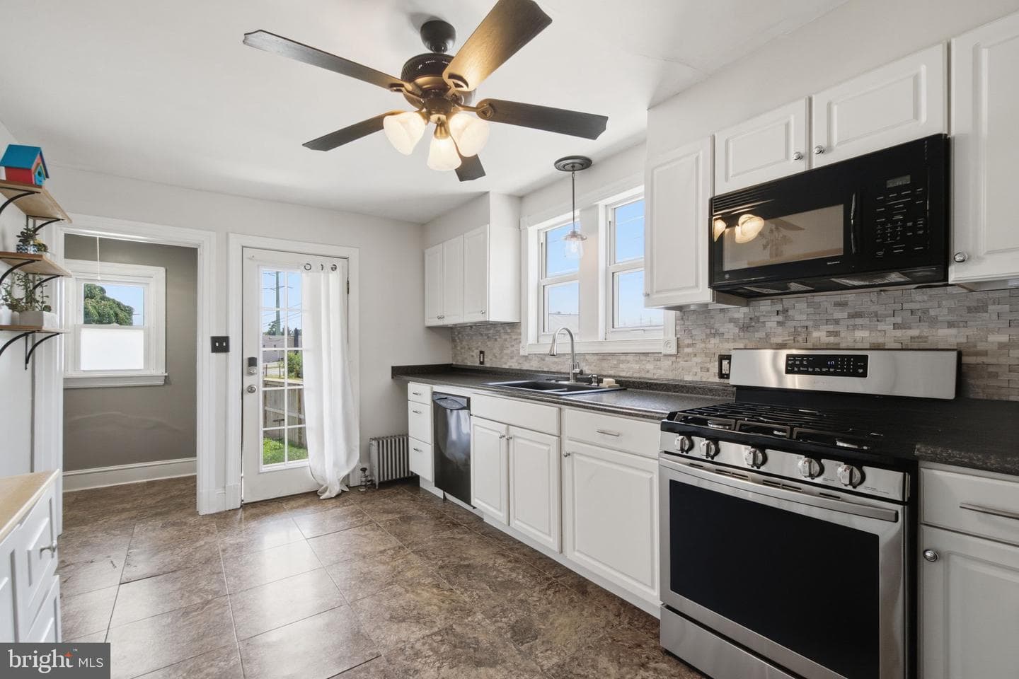 552 E Church Street photo 4