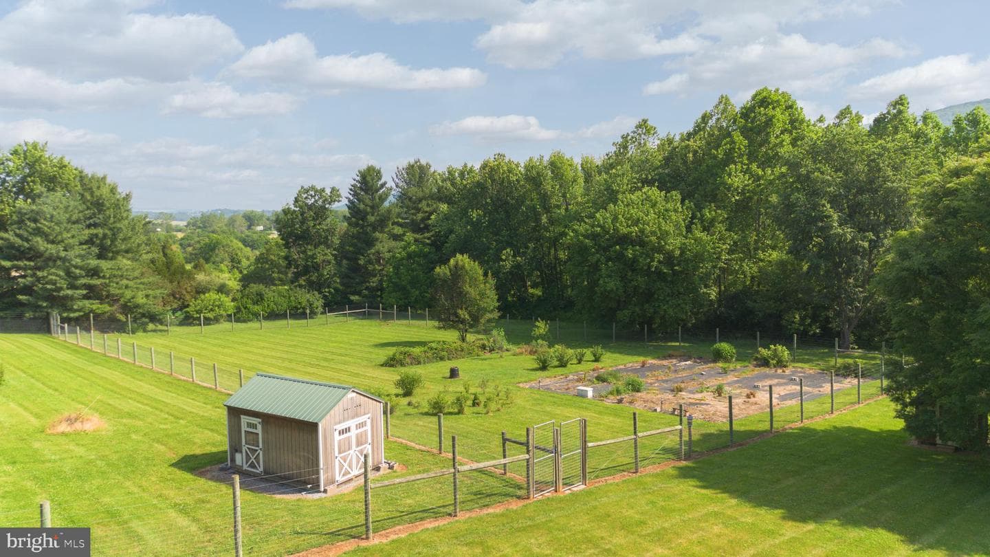 8613 Hollow Road photo 64