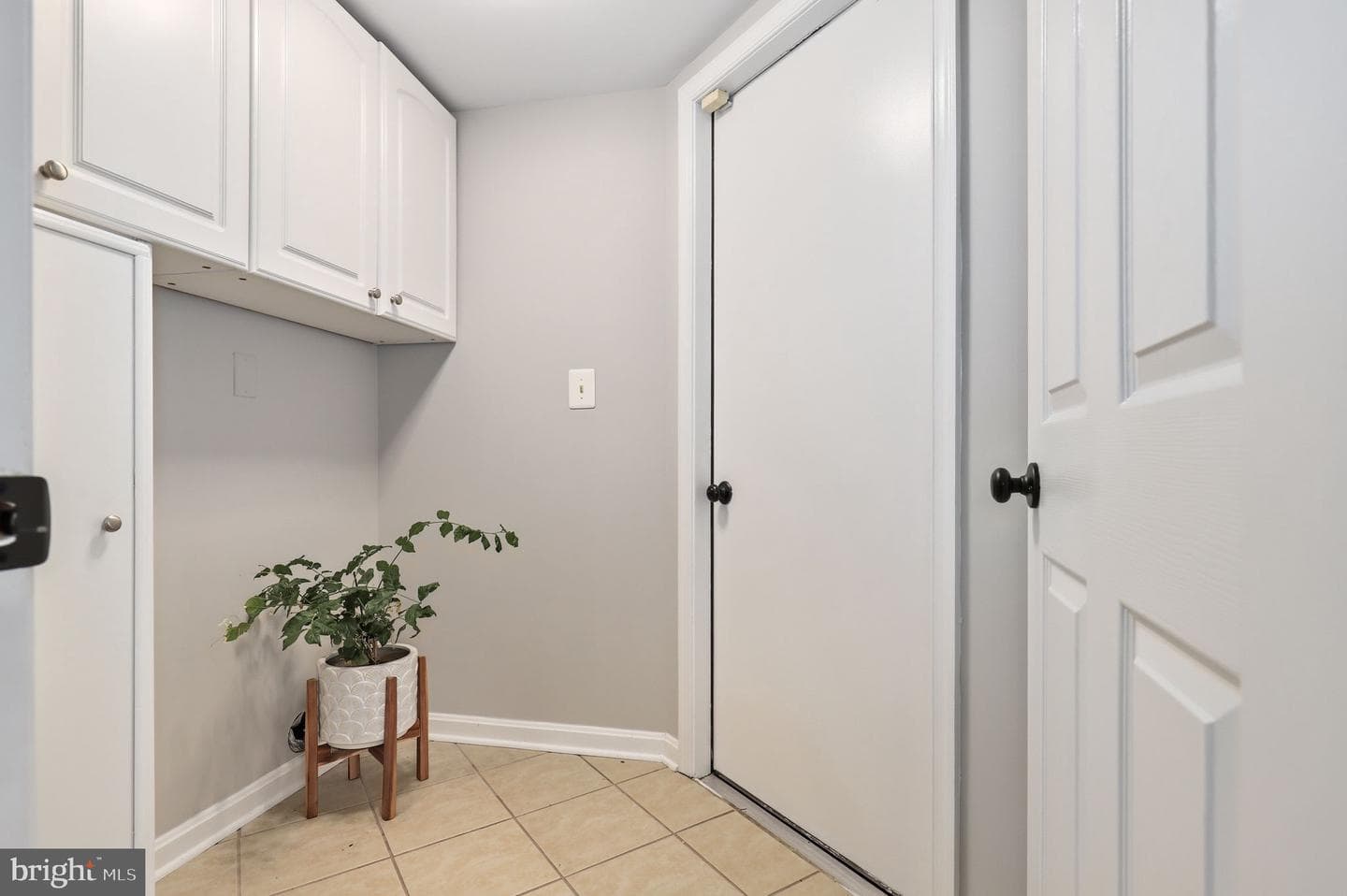 3301 Tudor Court photo 18