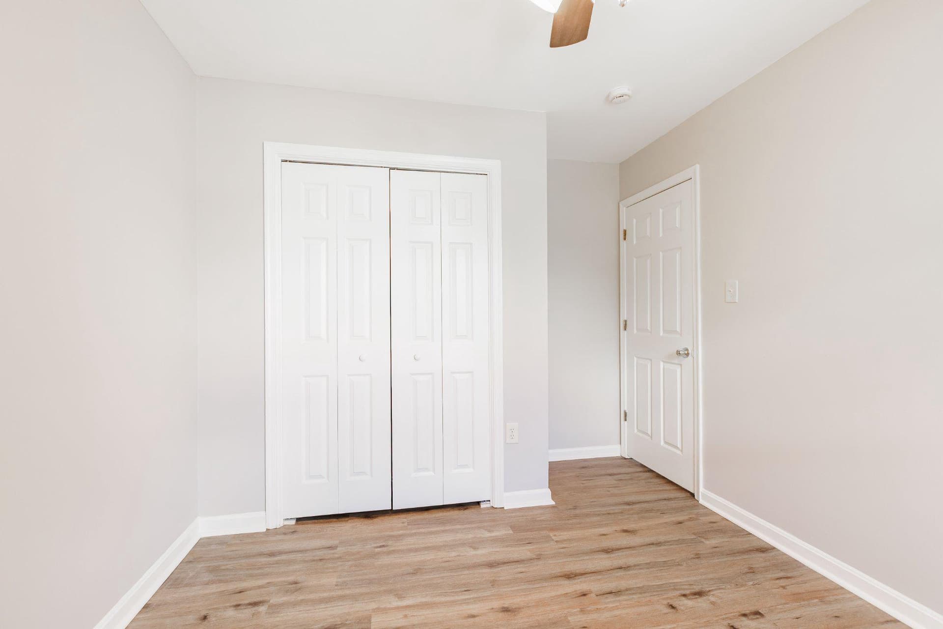 2433 Dunmore Court photo 21