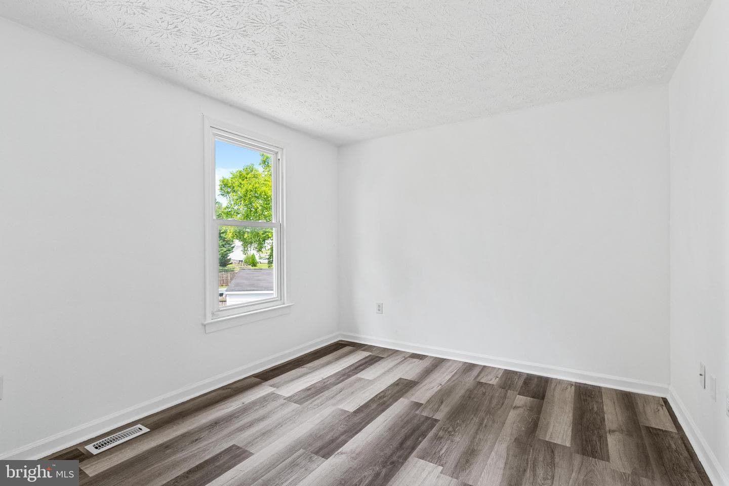 9506 Glade Avenue photo 31