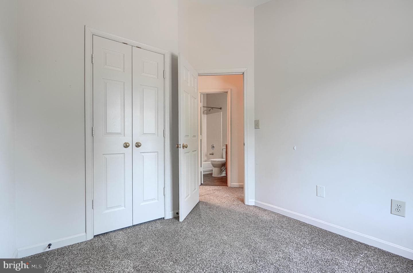 6635 Commodore Court photo 27