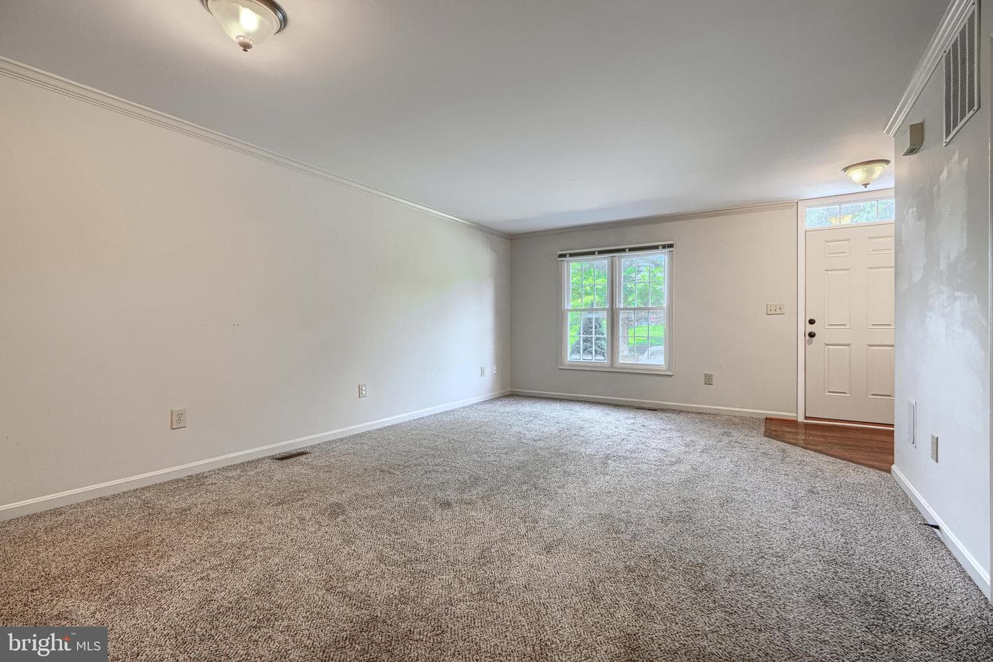 6635 Commodore Court photo 7