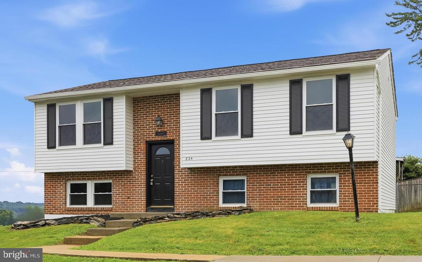 224 Tamarack Way