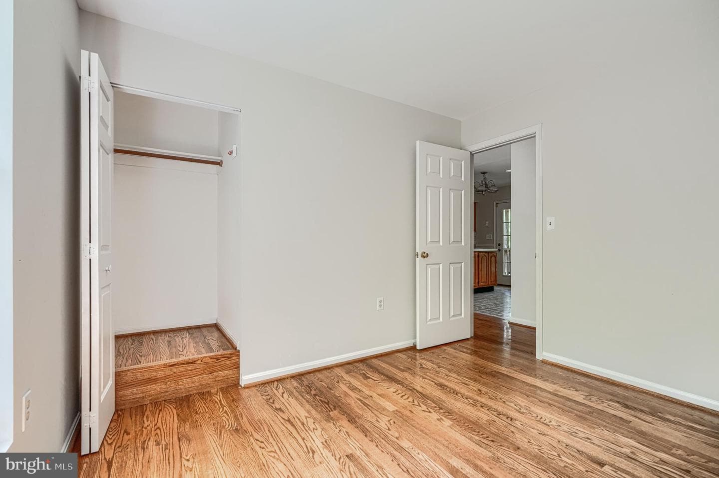 1002 Midvale Avenue photo 33