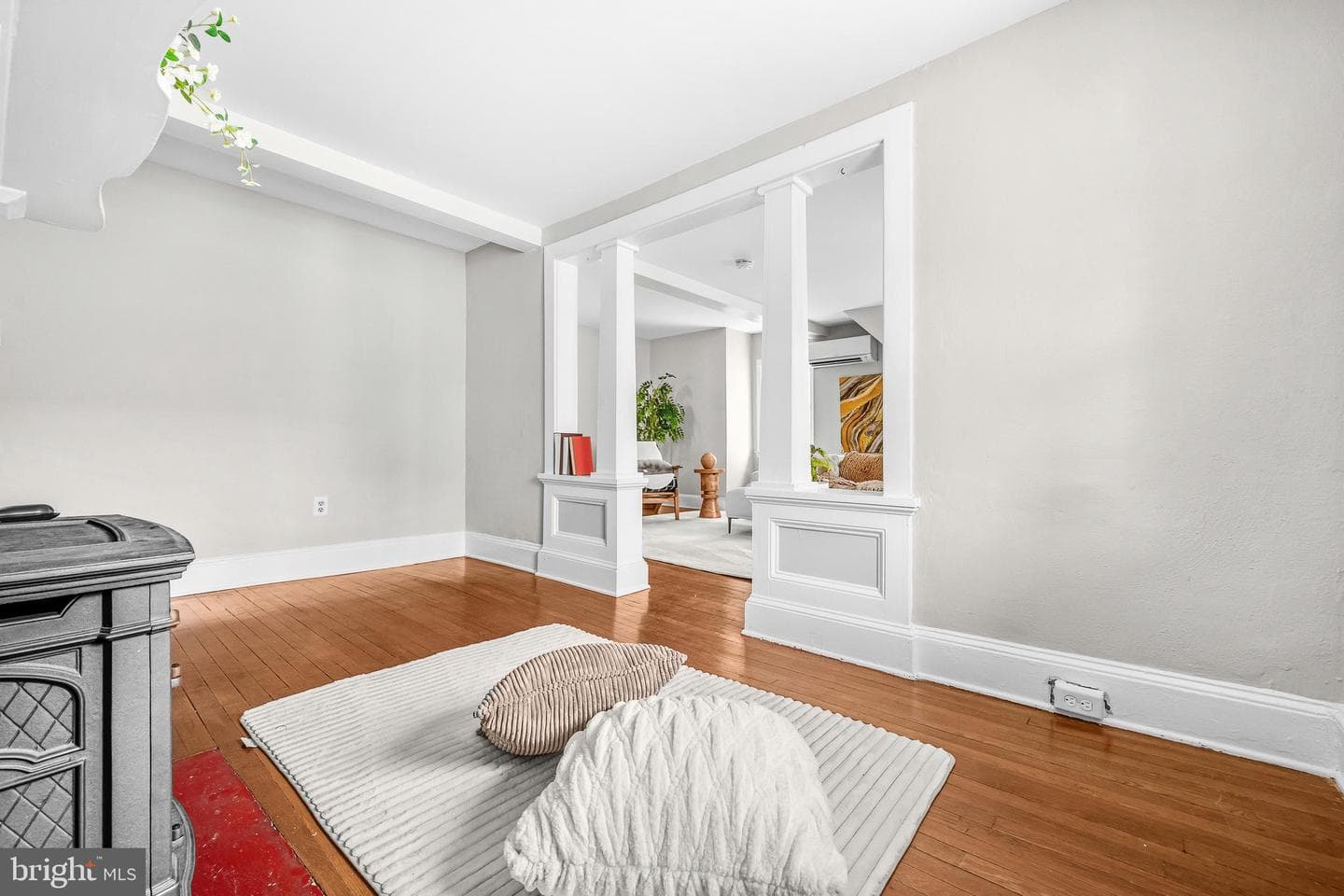 433 W South Street photo 8