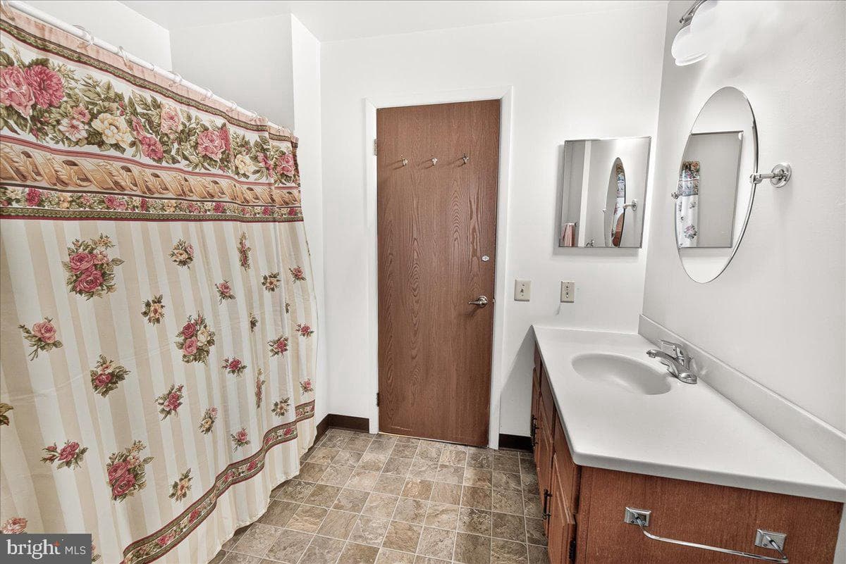 7047 Catalpa Road photo 46