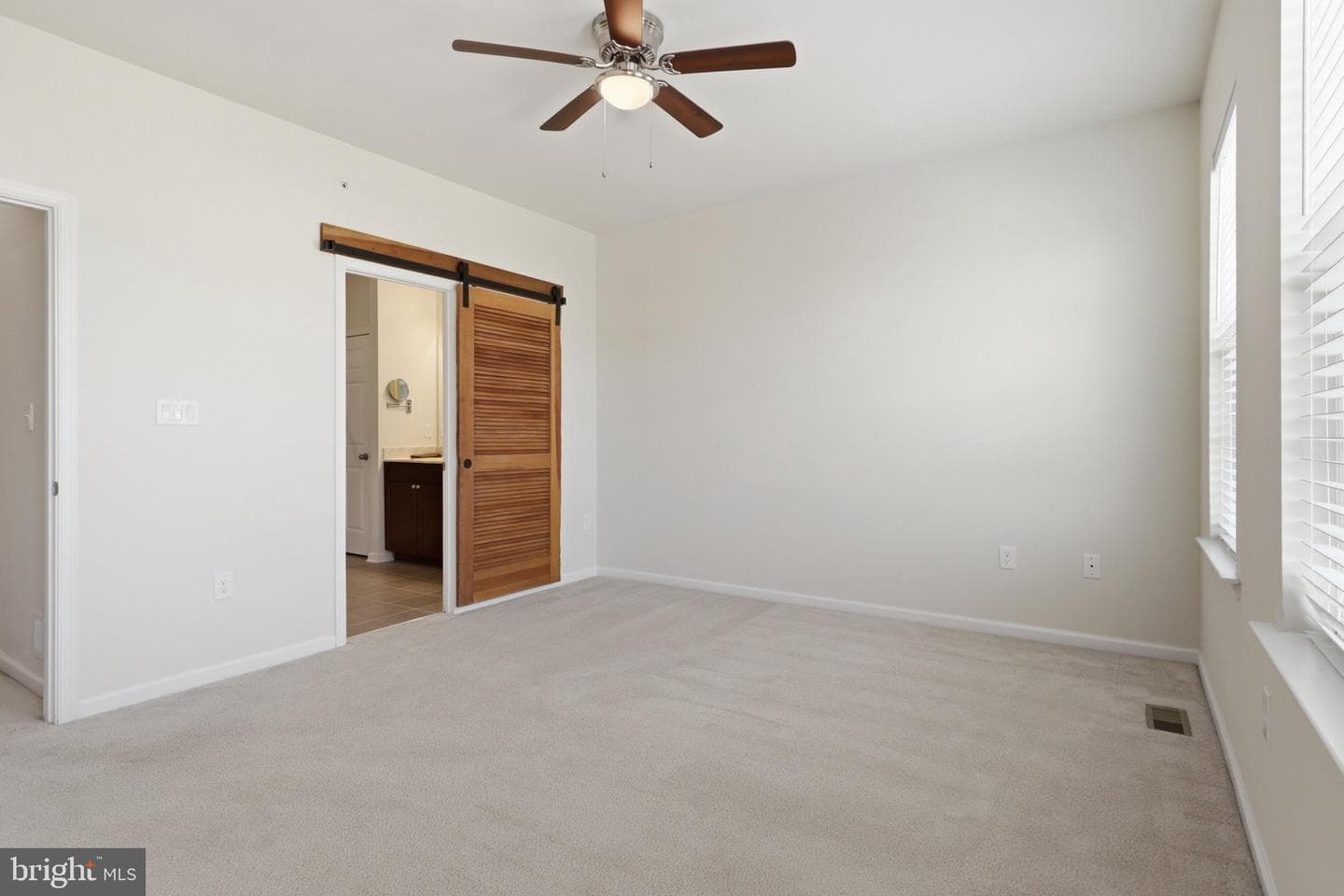 6082 Forum Square photo 32